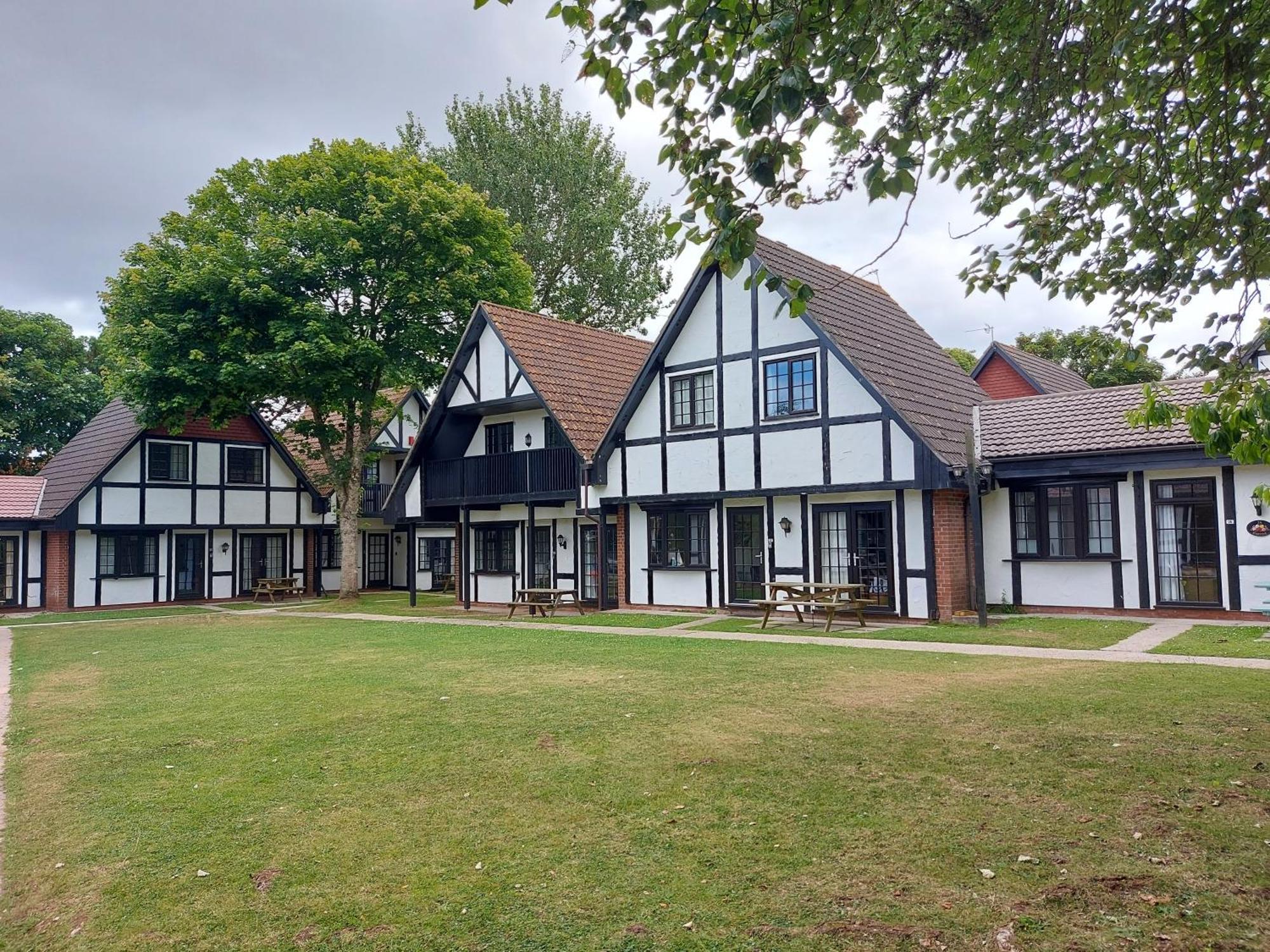 3.9. Tudor Court Χέιλ Εξωτερικό φωτογραφία